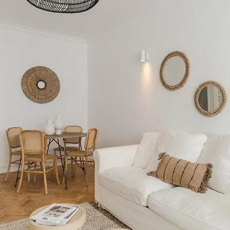 Casa Boma - Shining & Spacious With Balcony - Alvalade I *