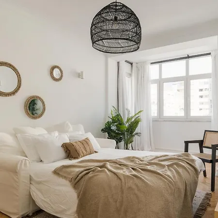 Casa Boma - Shining & Spacious With Balcony - Alvalade I דירה *