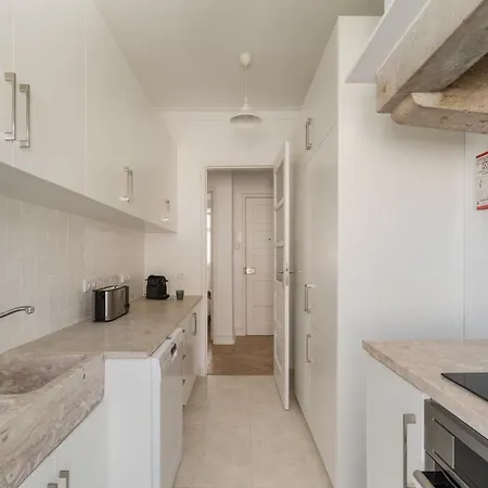 Casa Boma - Shining & Spacious With Balcony - Alvalade I